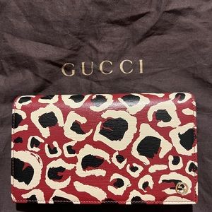 Gucci wearable chain wallet